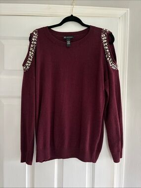 Burgundy cold shoulder sweater !